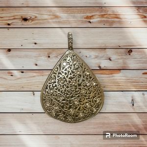 Silver pendant with array of zircon